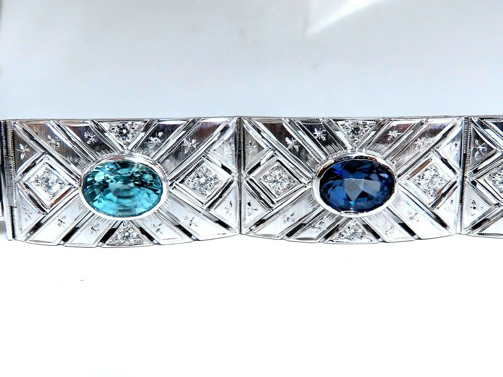 24.30ct Natural Gem Line Vintage Graver Etch Cuff Bracelet 18kt