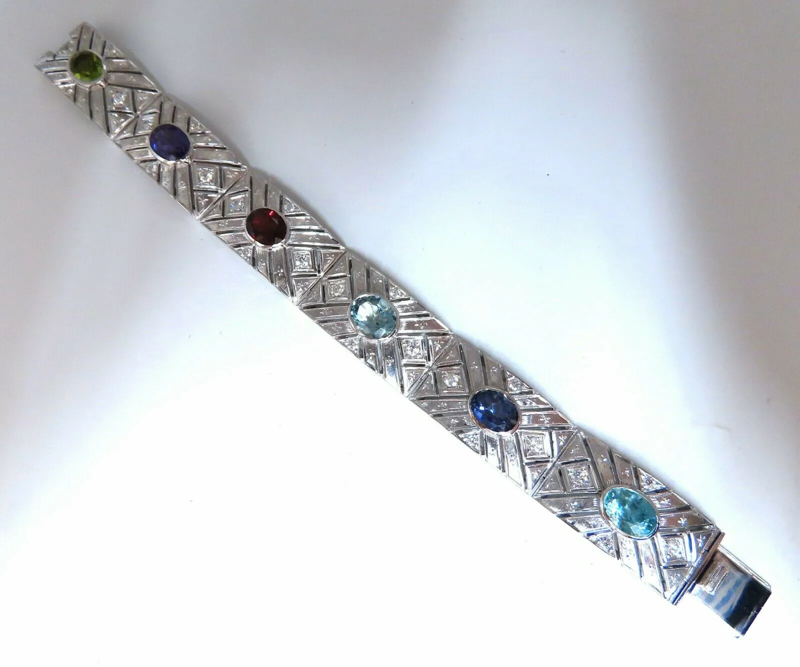 24.30ct Natural Gem Line Vintage Graver Etch Cuff Bracelet 18kt