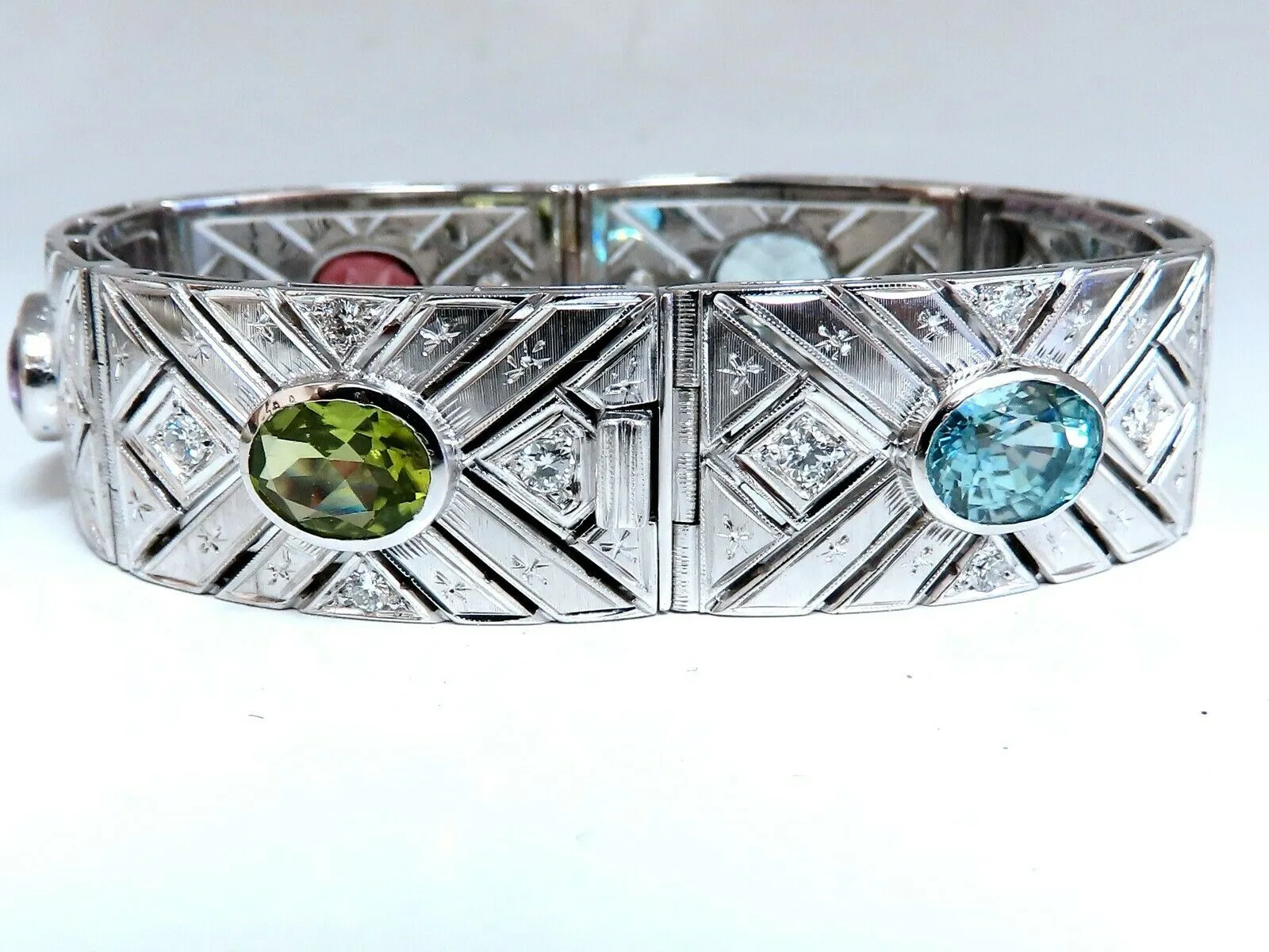 24.30ct Natural Gem Line Vintage Graver Etch Cuff Bracelet 18kt