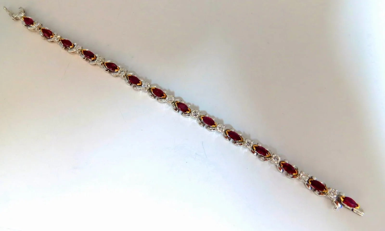 3.50ct Nautral Ruby & 2.50ct Diamonds bracelet 14kt