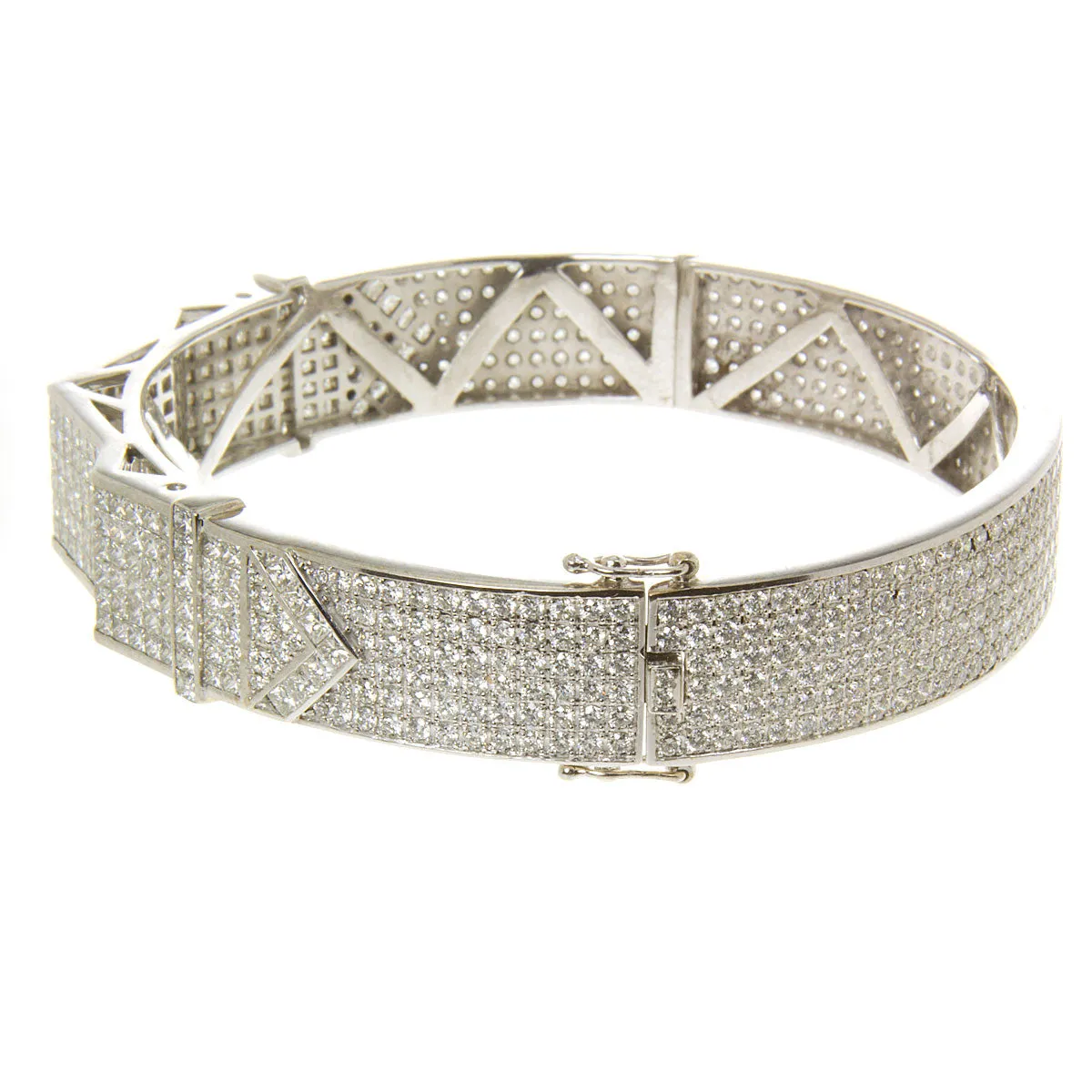 Bold 14.00 ct. Diamond Bangle Bracelet