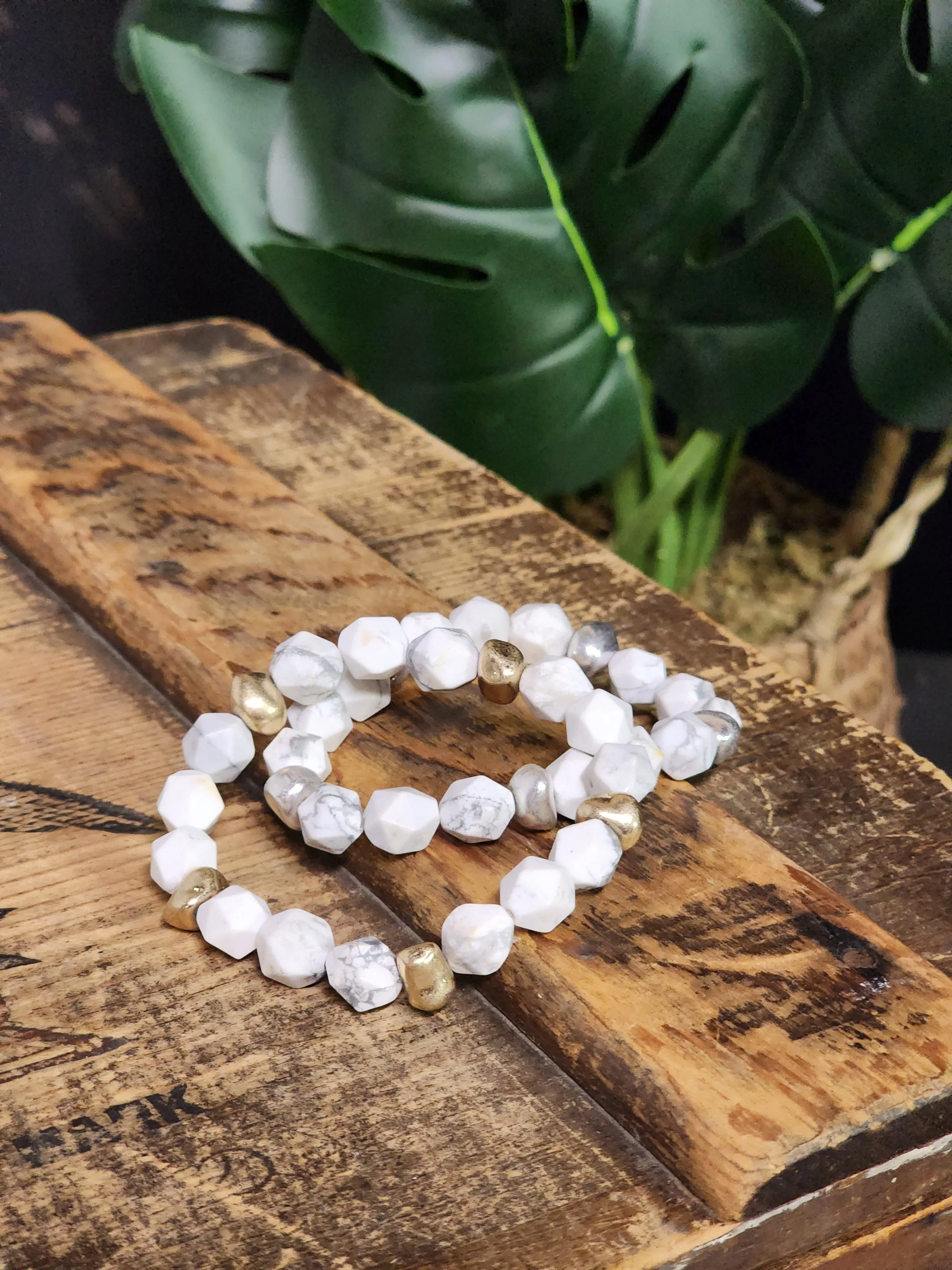 Chunky Howlite stone bead bracelet *