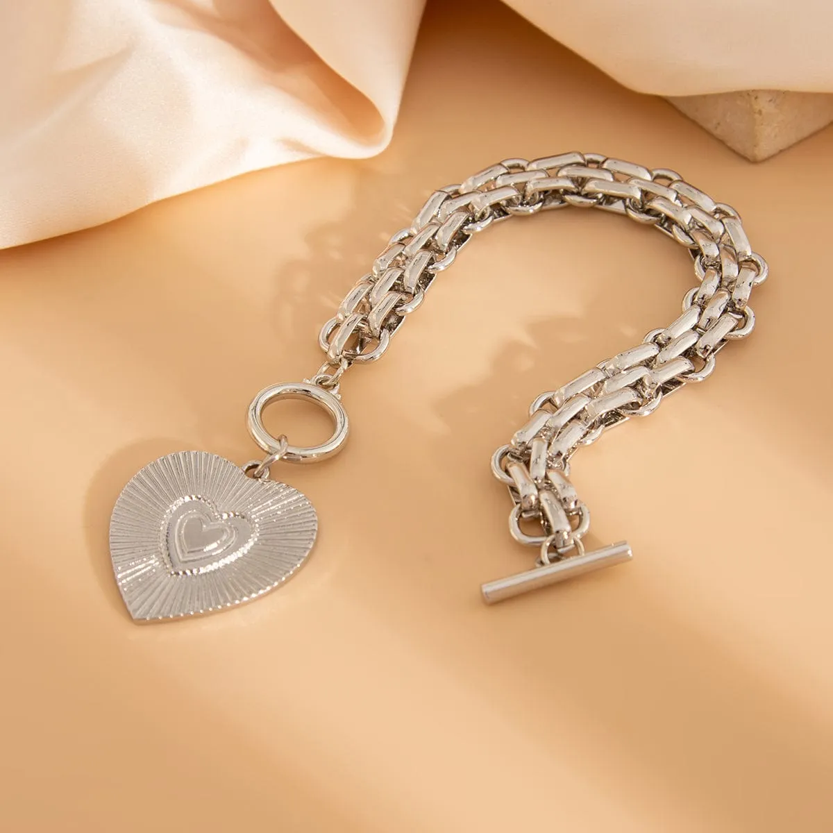 Elegant Gold Silver Tone Toggle Clasp Round Heart Pendant Bracelet
