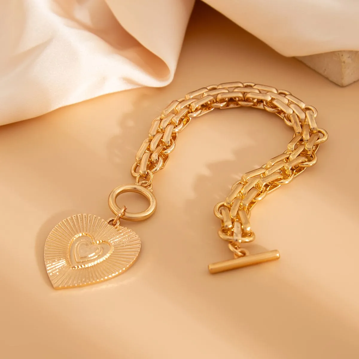 Elegant Gold Silver Tone Toggle Clasp Round Heart Pendant Bracelet