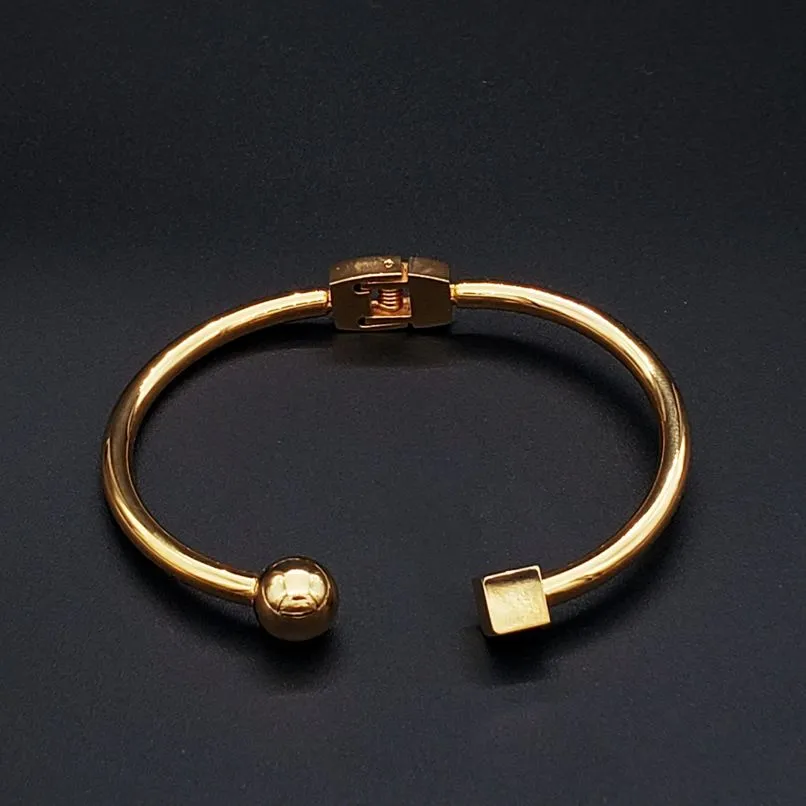 Exquisite Designer 18K Gold Stainless Steel Cuff Kada Bangle Bracelet for Elegant Women