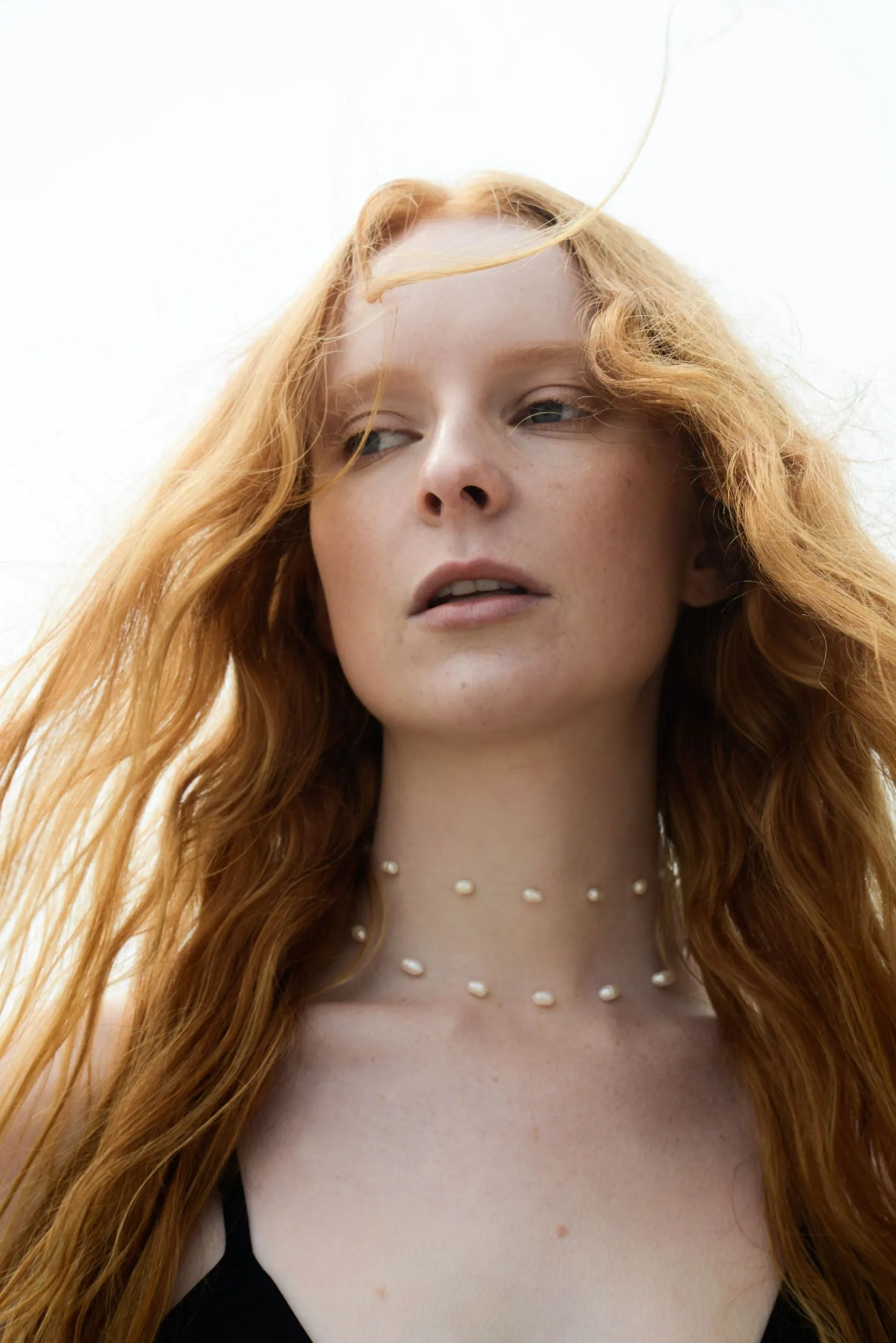 FLOATING PEARL NECKLACE