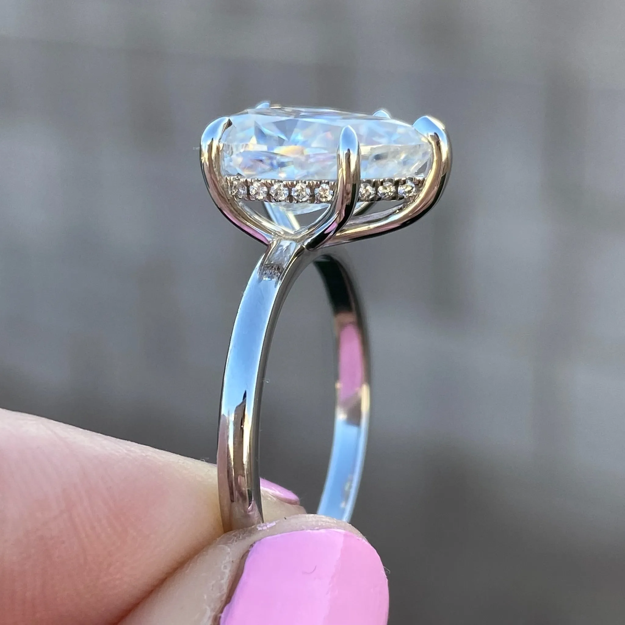 Olivia FLUSH (3.45ct) Pear Moissanite ( ) Hidden Halo