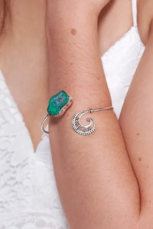 SILVER GREEN STONE BRACELET