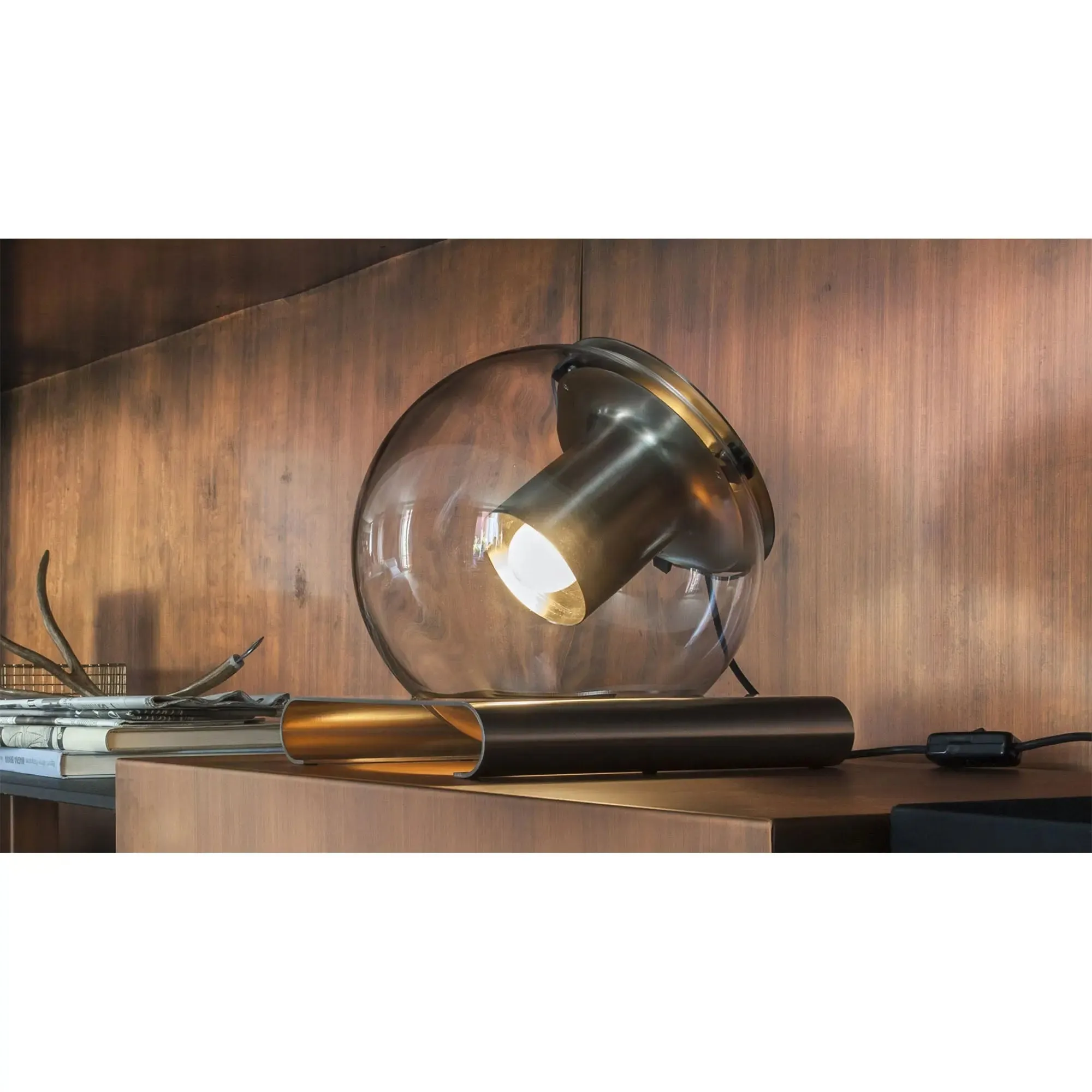 The Globe 228 - Table Lamp