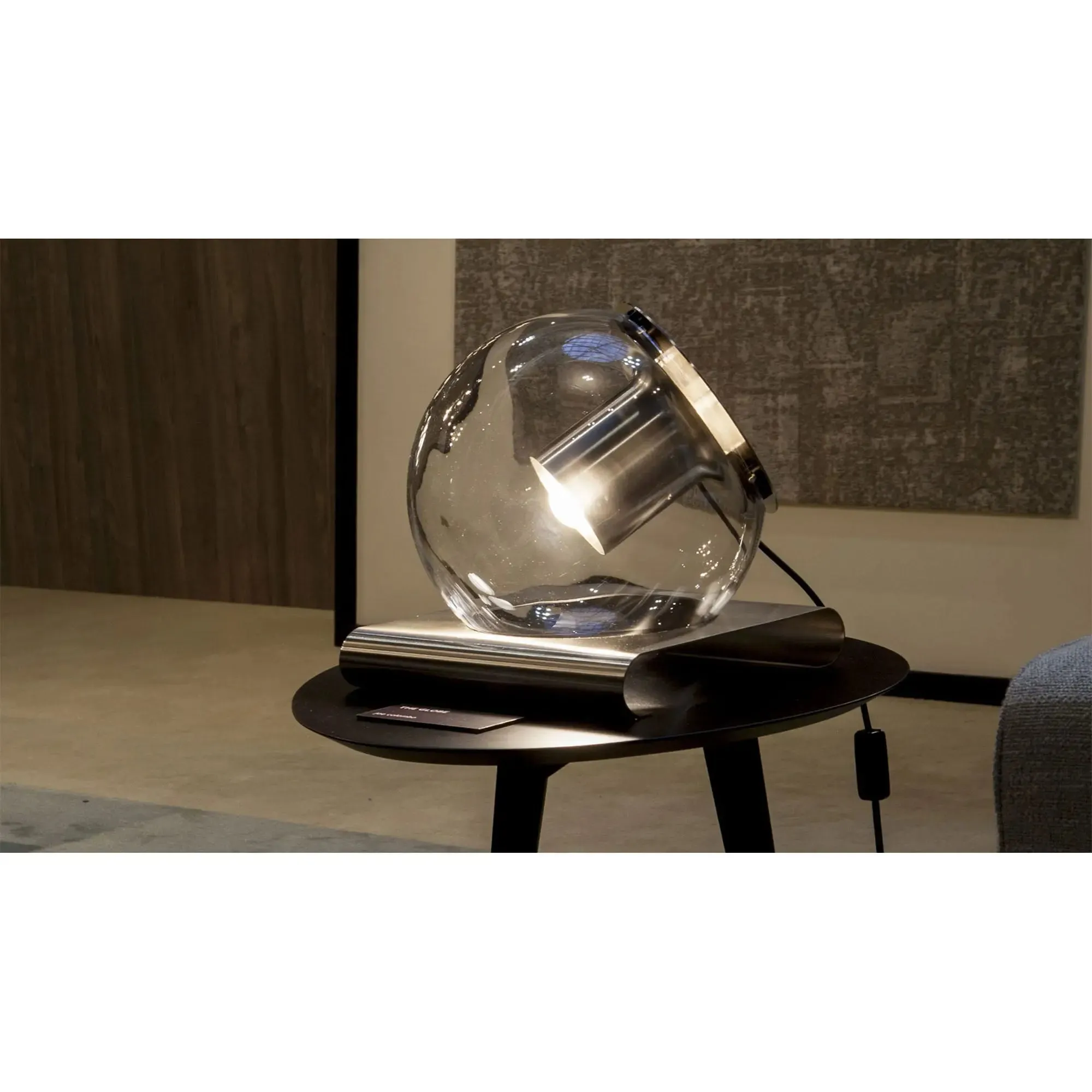 The Globe 228 - Table Lamp