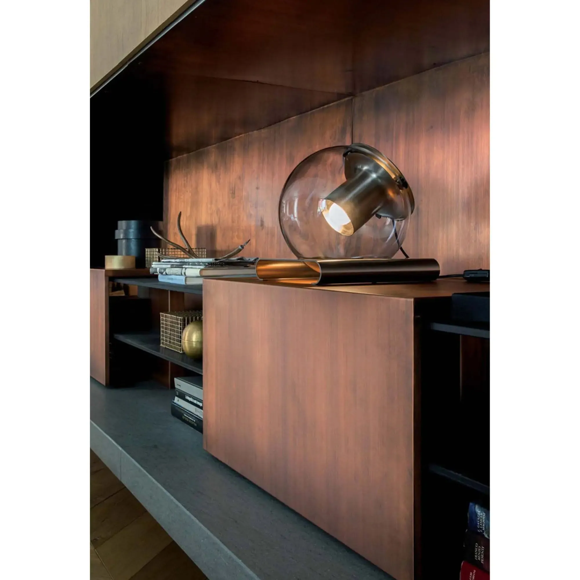 The Globe 228 - Table Lamp